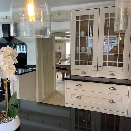 Elegant Oak Beamed House In Pretty Village - Cambridge Homehost Buckden  Екстериор снимка