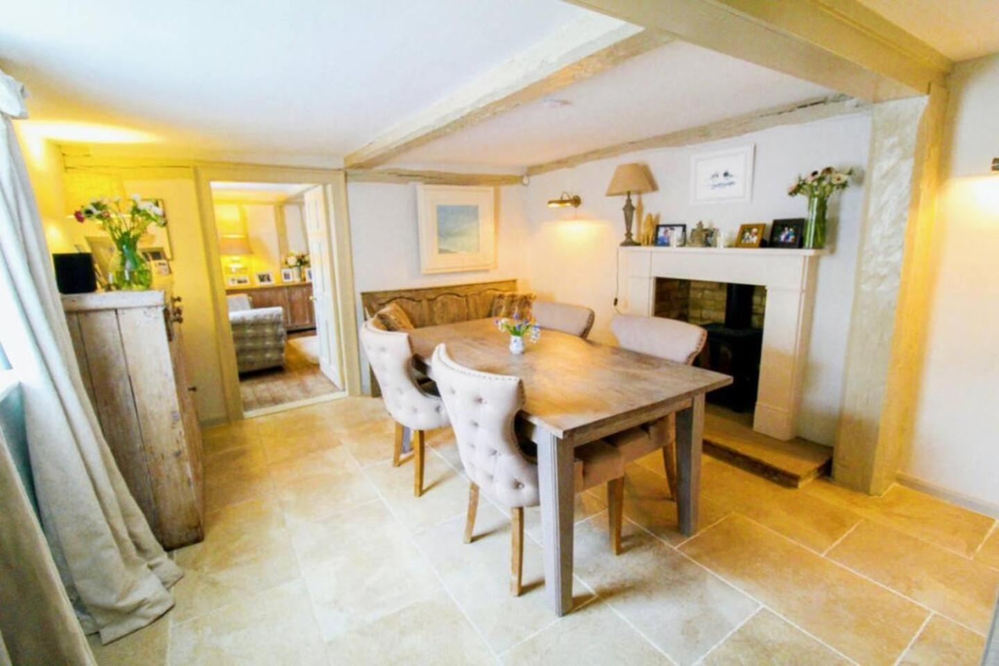 Elegant Oak Beamed House In Pretty Village - Cambridge Homehost Buckden  Екстериор снимка