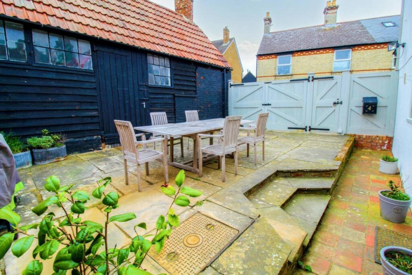 Elegant Oak Beamed House In Pretty Village - Cambridge Homehost Buckden  Екстериор снимка