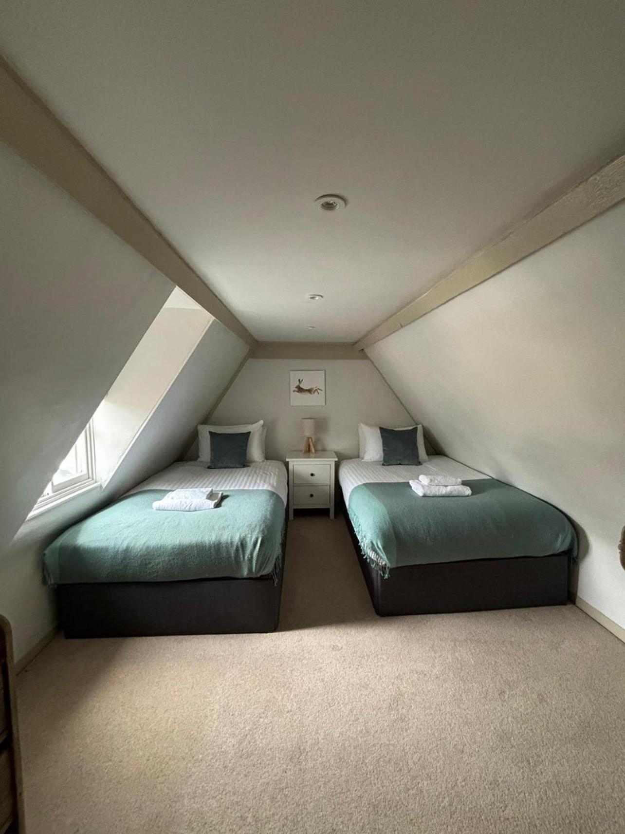 Elegant Oak Beamed House In Pretty Village - Cambridge Homehost Buckden  Екстериор снимка
