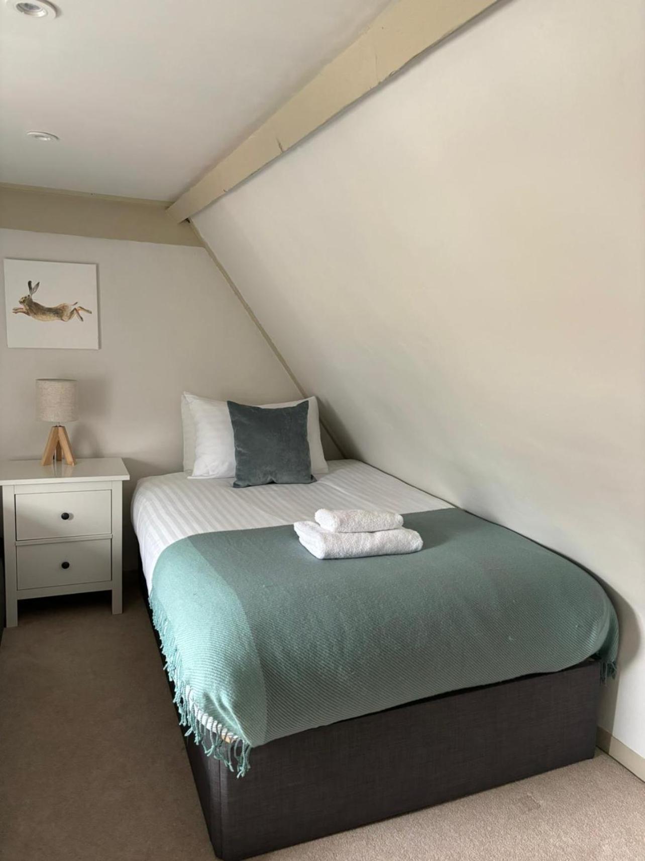 Elegant Oak Beamed House In Pretty Village - Cambridge Homehost Buckden  Екстериор снимка
